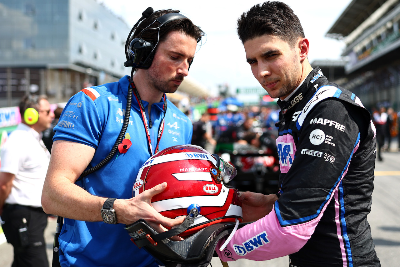 GP BRASILE, Esteban Ocon (FRA), Alpine F1 Team 
13.11.2022. Formula 1 World Championship, Rd 21, Brazilian Grand Prix, Sao Paulo, Brazil, Gara Day.
- www.xpbimages.com, EMail: requests@xpbimages.com ¬© Copyright: Charniaux / XPB Images
