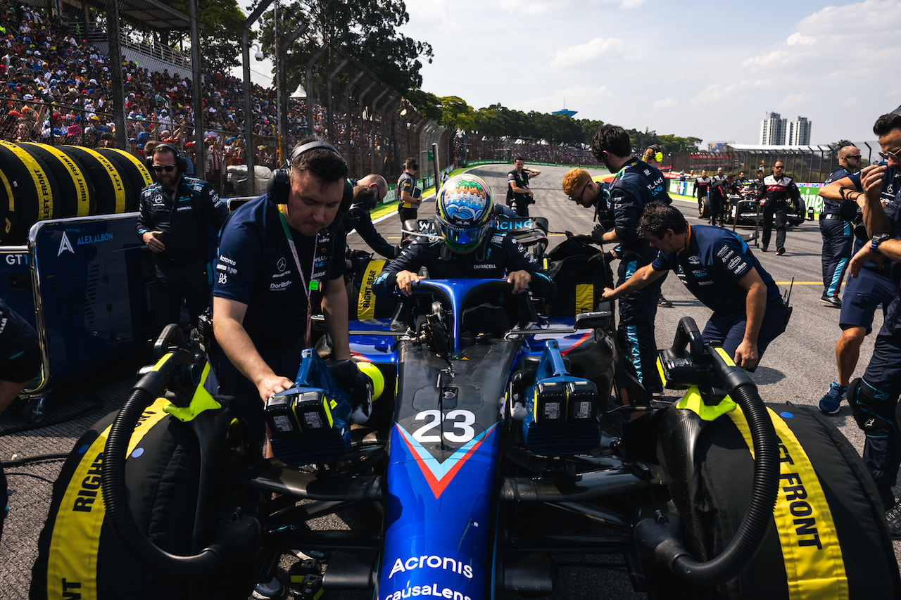 GP BRASILE, Alexander Albon (THA) Williams Racing FW44 on the grid.
13.11.2022. Formula 1 World Championship, Rd 21, Brazilian Grand Prix, Sao Paulo, Brazil, Gara Day.
- www.xpbimages.com, EMail: requests@xpbimages.com © Copyright: Bearne / XPB Images