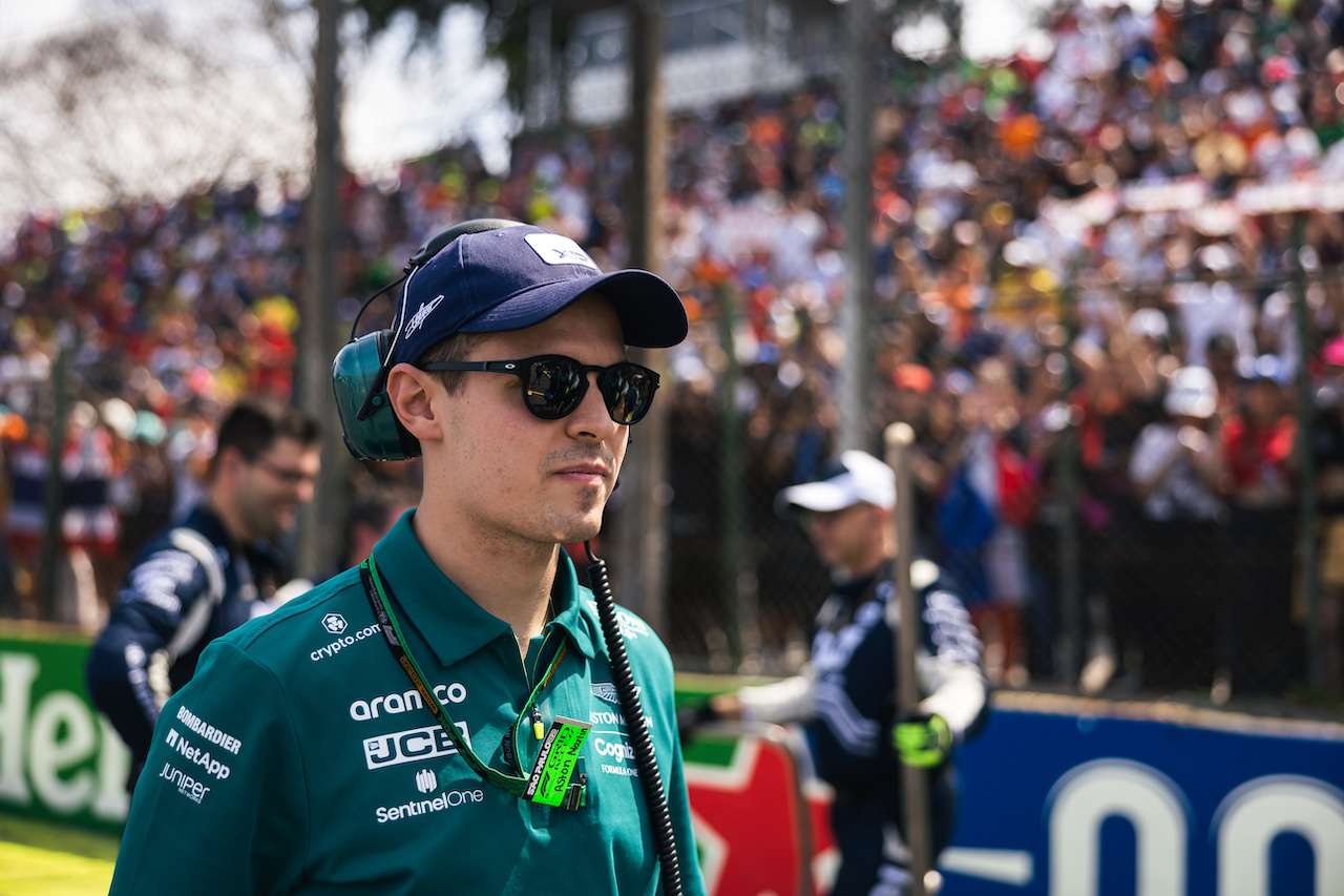 GP BRASILE, Felipe Drugovich (BRA) Aston Martin F1 Team Driver Development Programme on the grid.
13.11.2022. Formula 1 World Championship, Rd 21, Brazilian Grand Prix, Sao Paulo, Brazil, Gara Day.
- www.xpbimages.com, EMail: requests@xpbimages.com © Copyright: Bearne / XPB Images