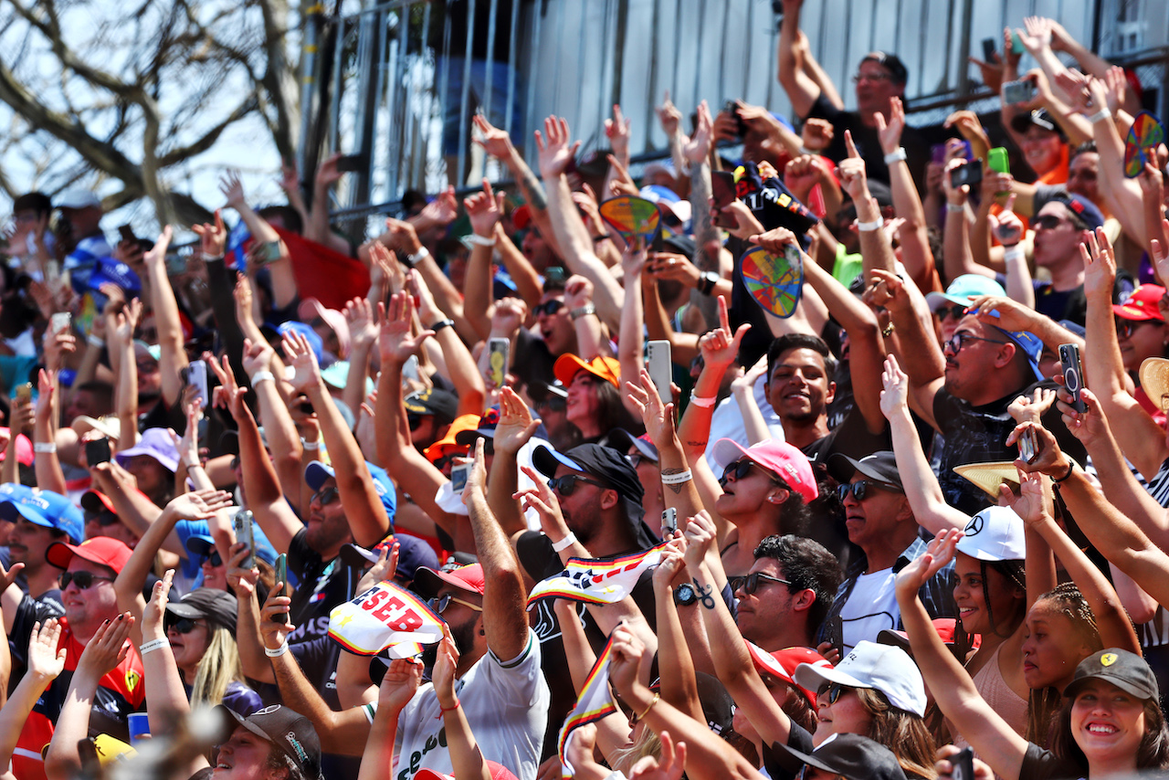 GP BRASILE, Circuit Atmosfera - fans.
13.11.2022. Formula 1 World Championship, Rd 21, Brazilian Grand Prix, Sao Paulo, Brazil, Gara Day.
 - www.xpbimages.com, EMail: requests@xpbimages.com © Copyright: Coates / XPB Images