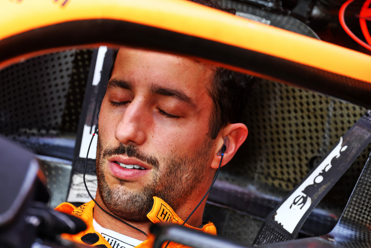 GP BRASILE, Daniel Ricciardo (AUS) McLaren MCL36.
13.11.2022. Formula 1 World Championship, Rd 21, Brazilian Grand Prix, Sao Paulo, Brazil, Gara Day.
 - www.xpbimages.com, EMail: requests@xpbimages.com © Copyright: Coates / XPB Images