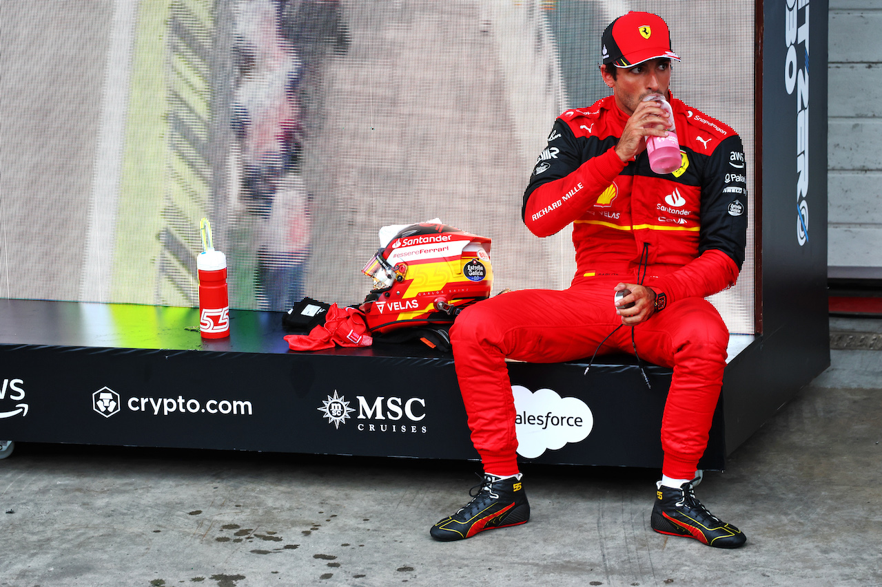 GP BRASILE, Carlos Sainz Jr (ESP) Ferrari in parc ferme.
13.11.2022. Formula 1 World Championship, Rd 21, Brazilian Grand Prix, Sao Paulo, Brazil, Gara Day.
 - www.xpbimages.com, EMail: requests@xpbimages.com © Copyright: Coates / XPB Images