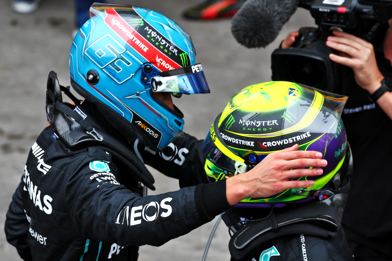 GP BRASILE, Gara winner George Russell (GBR) Mercedes AMG F1 with second placed team mate Lewis Hamilton (GBR) Mercedes AMG F1 in parc ferme.
13.11.2022. Formula 1 World Championship, Rd 21, Brazilian Grand Prix, Sao Paulo, Brazil, Gara Day.
 - www.xpbimages.com, EMail: requests@xpbimages.com © Copyright: Coates / XPB Images