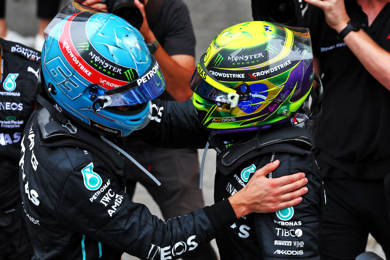 GP BRASILE, Gara winner George Russell (GBR) Mercedes AMG F1 with second placed team mate Lewis Hamilton (GBR) Mercedes AMG F1 in parc ferme.
13.11.2022. Formula 1 World Championship, Rd 21, Brazilian Grand Prix, Sao Paulo, Brazil, Gara Day.
 - www.xpbimages.com, EMail: requests@xpbimages.com © Copyright: Coates / XPB Images
