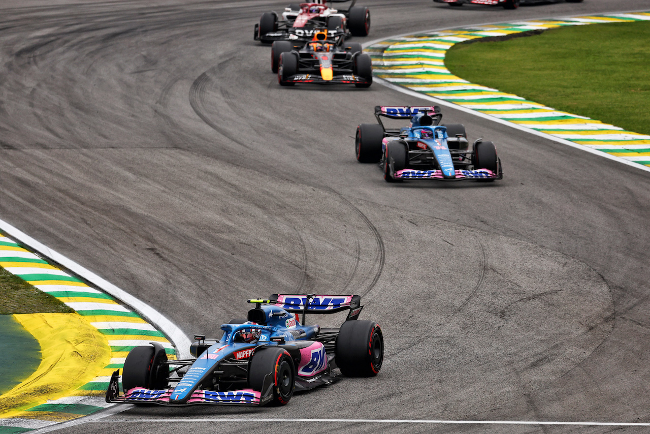 GP BRASILE, Esteban Ocon (FRA) Alpine F1 Team A522.
13.11.2022. Formula 1 World Championship, Rd 21, Brazilian Grand Prix, Sao Paulo, Brazil, Gara Day.
 - www.xpbimages.com, EMail: requests@xpbimages.com © Copyright: Coates / XPB Images