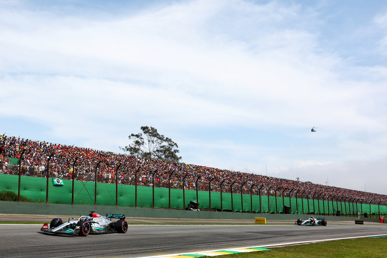 GP BRASILE, George Russell (GBR) Mercedes AMG F1 W13.
13.11.2022. Formula 1 World Championship, Rd 21, Brazilian Grand Prix, Sao Paulo, Brazil, Gara Day.
 - www.xpbimages.com, EMail: requests@xpbimages.com © Copyright: Coates / XPB Images