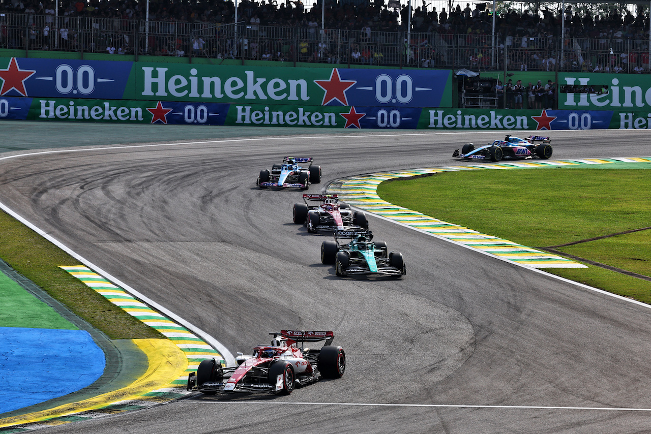 GP BRASILE, Valtteri Bottas (FIN) Alfa Romeo F1 Team C42.
13.11.2022. Formula 1 World Championship, Rd 21, Brazilian Grand Prix, Sao Paulo, Brazil, Gara Day.
- www.xpbimages.com, EMail: requests@xpbimages.com © Copyright: Batchelor / XPB Images