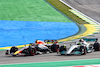 GP BRASILE, Max Verstappen (NLD) Red Bull Racing RB18 e Lewis Hamilton (GBR) Mercedes AMG F1 W13 make contact as they battle for position. 
13.11.2022. Formula 1 World Championship, Rd 21, Brazilian Grand Prix, Sao Paulo, Brazil, Gara Day.
- www.xpbimages.com, EMail: requests@xpbimages.com © Copyright: Batchelor / XPB Images