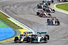 GP BRASILE, Max Verstappen (NLD) Red Bull Racing RB18 e Lewis Hamilton (GBR) Mercedes AMG F1 W13 make contact in the race.
13.11.2022. Formula 1 World Championship, Rd 21, Brazilian Grand Prix, Sao Paulo, Brazil, Gara Day.
- www.xpbimages.com, EMail: requests@xpbimages.com © Copyright: Batchelor / XPB Images