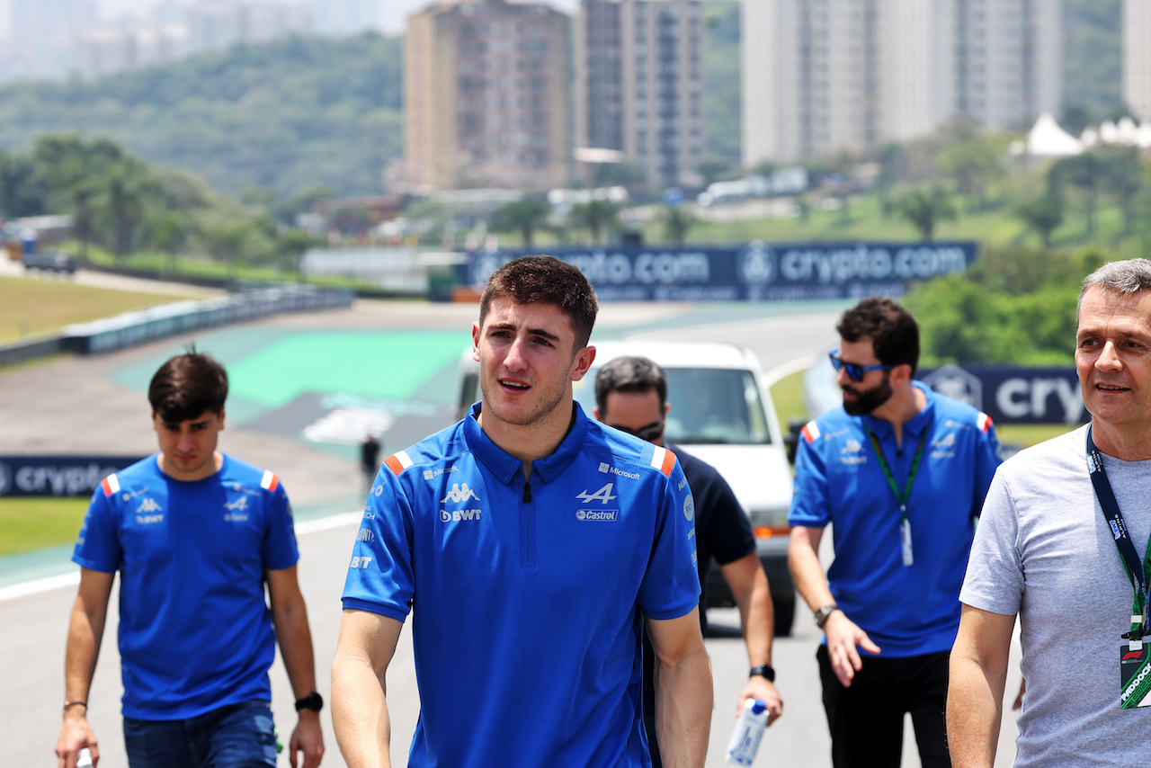 GP BRASILE, Jack Doohan (AUS) Alpine Academy Driver walks the circuit with the team.
10.11.2022. Formula 1 World Championship, Rd 21, Brazilian Grand Prix, Sao Paulo, Brazil, Preparation Day.
- www.xpbimages.com, EMail: requests@xpbimages.com © Copyright: Bearne / XPB Images