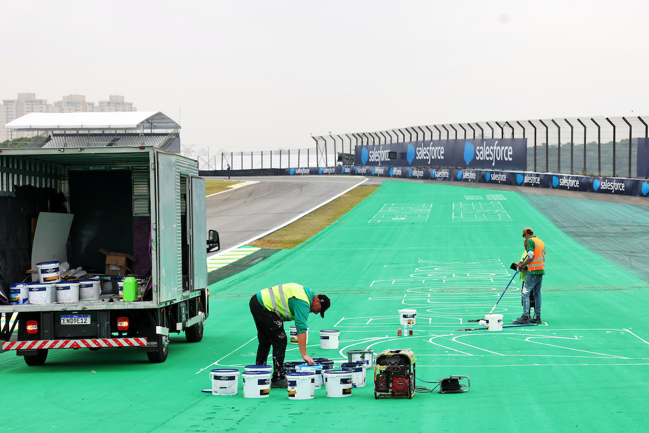 GP BRASILE, Circuit Atmosfera - preparations.
10.11.2022. Formula 1 World Championship, Rd 21, Brazilian Grand Prix, Sao Paulo, Brazil, Preparation Day.
- www.xpbimages.com, EMail: requests@xpbimages.com © Copyright: Bearne / XPB Images