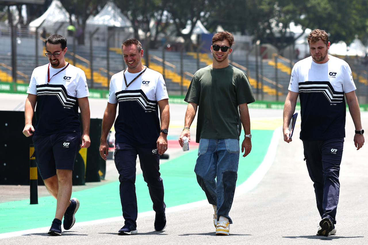 GP BRASILE, Pierre Gasly (FRA), AlphaTauri F1 
10.11.2022. Formula 1 World Championship, Rd 21, Brazilian Grand Prix, Sao Paulo, Brazil, Preparation Day.
- www.xpbimages.com, EMail: requests@xpbimages.com ¬© Copyright: Charniaux / XPB Images