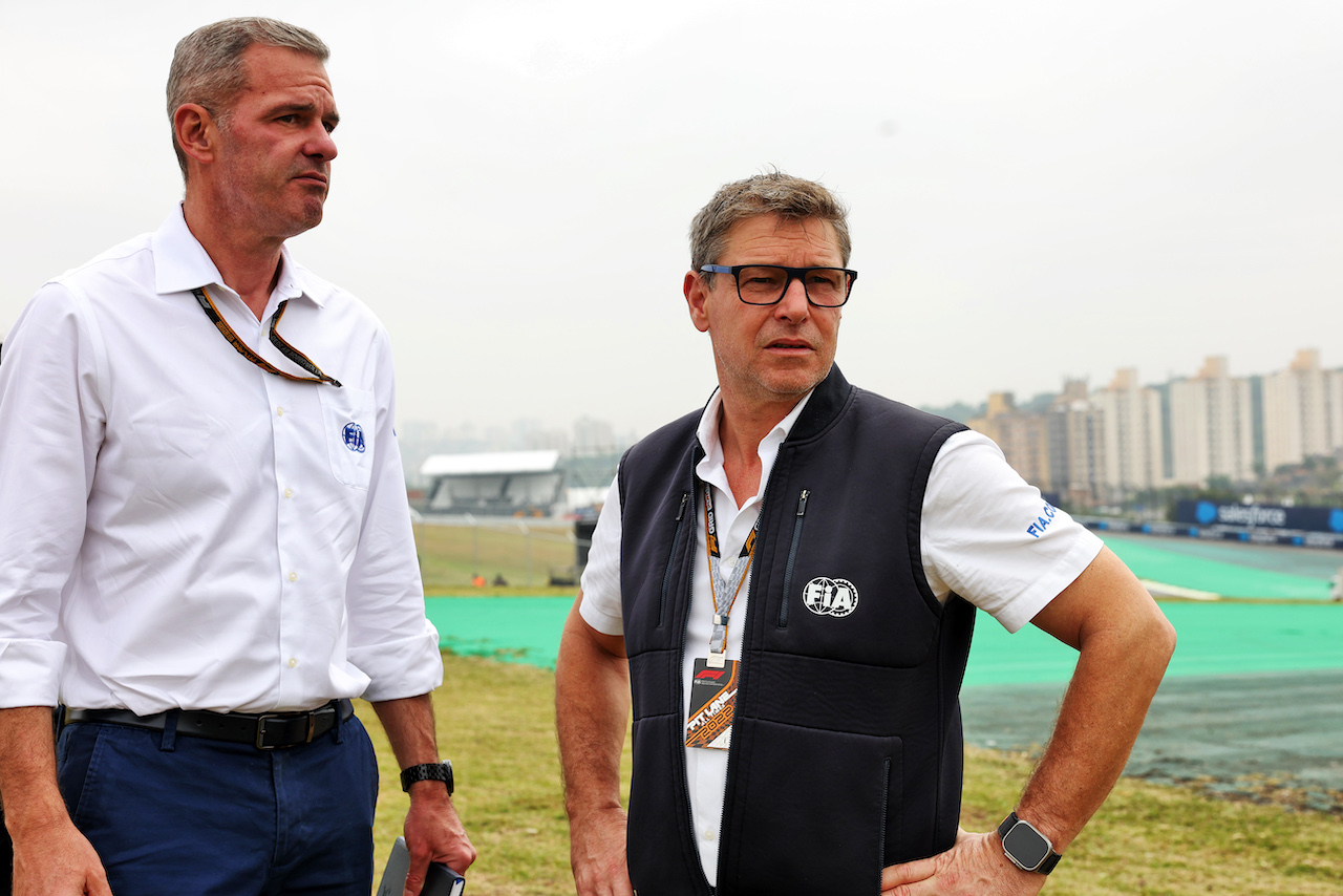 GP BRASILE, (L to R): Niels Wittich (GER) FIA F1 Gara Director with Bernd Maylander (GER) FIA Safety Car Driver.
10.11.2022. Formula 1 World Championship, Rd 21, Brazilian Grand Prix, Sao Paulo, Brazil, Preparation Day.
- www.xpbimages.com, EMail: requests@xpbimages.com © Copyright: Bearne / XPB Images