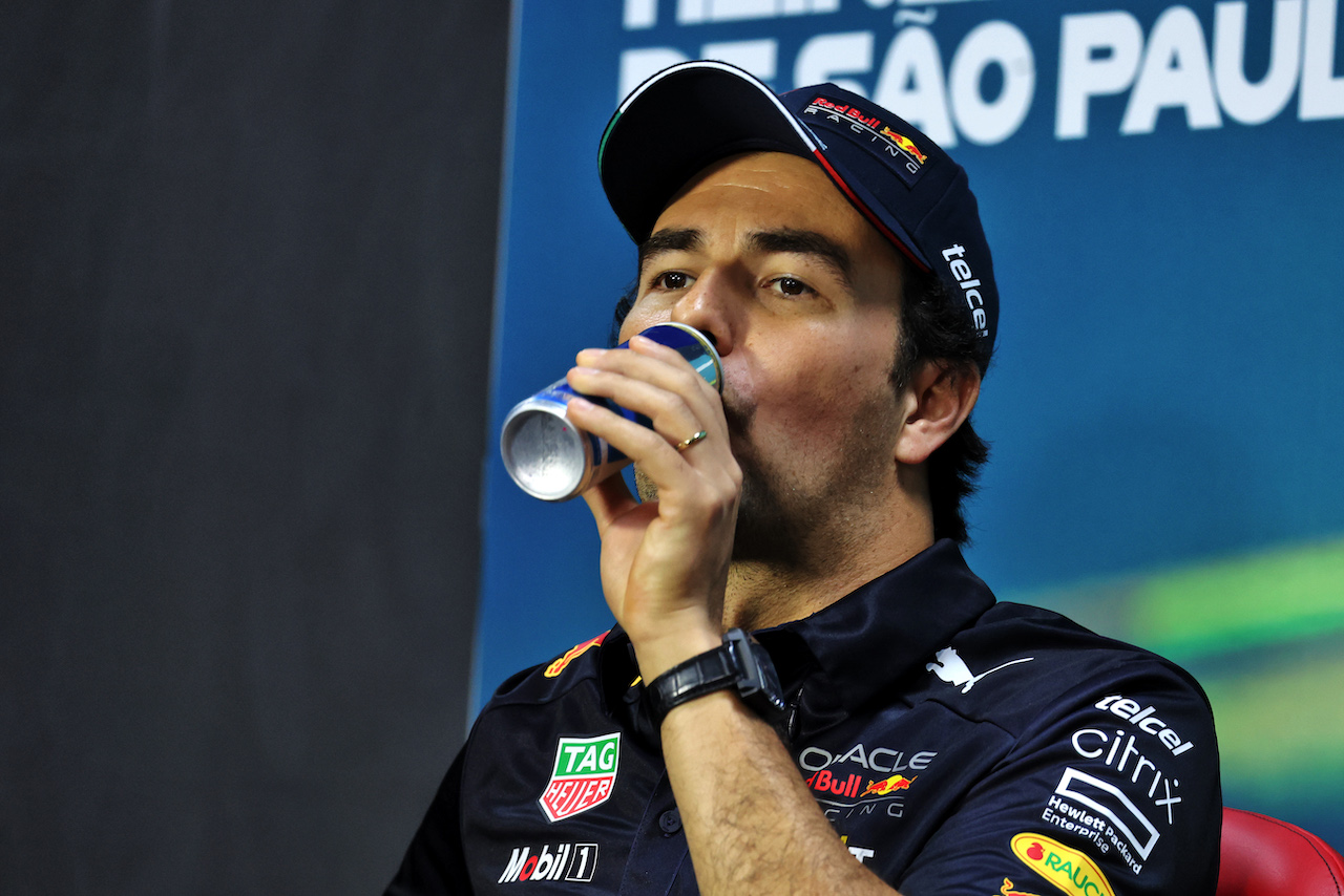 GP BRASILE, Sergio Perez (MEX) Red Bull Racing in the FIA Press Conference.
10.11.2022. Formula 1 World Championship, Rd 21, Brazilian Grand Prix, Sao Paulo, Brazil, Preparation Day.
- www.xpbimages.com, EMail: requests@xpbimages.com © Copyright: Bearne / XPB Images