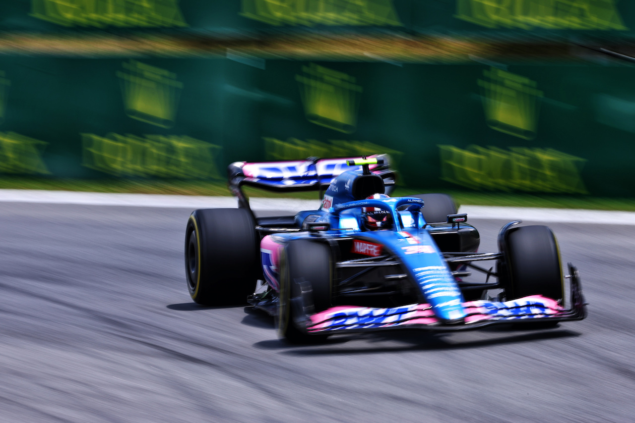 GP BRASILE, Esteban Ocon (FRA) Alpine F1 Team A522.
12.11.2022. Formula 1 World Championship, Rd 21, Brazilian Grand Prix, Sao Paulo, Brazil, Sprint Day.
 - www.xpbimages.com, EMail: requests@xpbimages.com © Copyright: Coates / XPB Images