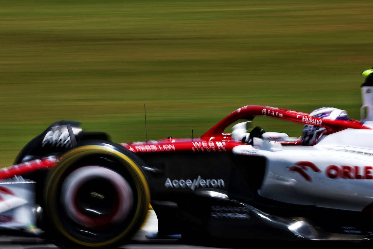 GP BRASILE, Guanyu Zhou (CHN) Alfa Romeo F1 Team C42.
12.11.2022. Formula 1 World Championship, Rd 21, Brazilian Grand Prix, Sao Paulo, Brazil, Sprint Day.
 - www.xpbimages.com, EMail: requests@xpbimages.com © Copyright: Coates / XPB Images
