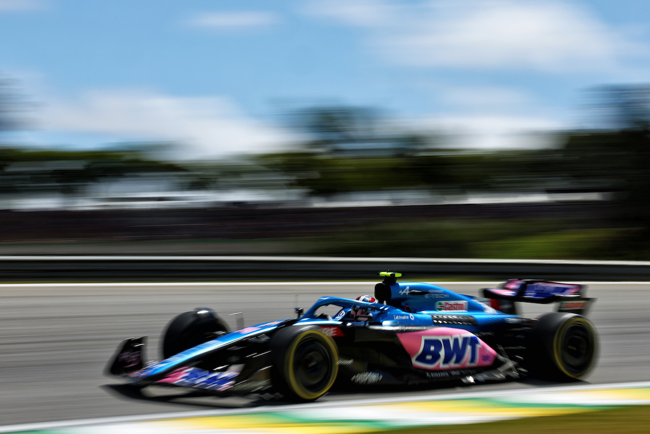 GP BRASILE, Esteban Ocon (FRA) Alpine F1 Team A522.
12.11.2022. Formula 1 World Championship, Rd 21, Brazilian Grand Prix, Sao Paulo, Brazil, Sprint Day.
 - www.xpbimages.com, EMail: requests@xpbimages.com © Copyright: Coates / XPB Images