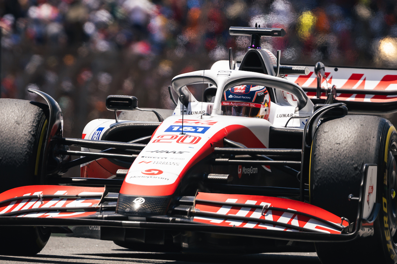 GP BRASILE, Kevin Magnussen (DEN) Haas VF-22.
12.11.2022. Formula 1 World Championship, Rd 21, Brazilian Grand Prix, Sao Paulo, Brazil, Sprint Day.
- www.xpbimages.com, EMail: requests@xpbimages.com © Copyright: Bearne / XPB Images