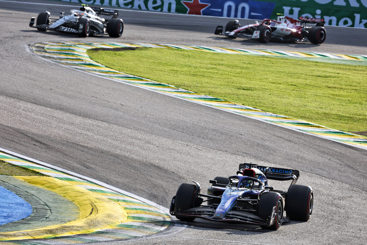 GP BRASILE, Alexander Albon (THA) Williams Racing FW44.
12.11.2022. Formula 1 World Championship, Rd 21, Brazilian Grand Prix, Sao Paulo, Brazil, Sprint Day.
- www.xpbimages.com, EMail: requests@xpbimages.com © Copyright: Batchelor / XPB Images