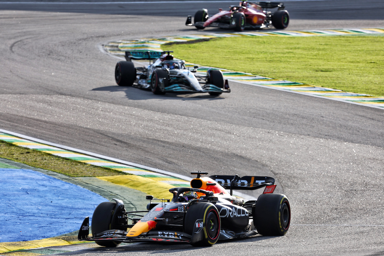 GP BRASILE, Max Verstappen (NLD) Red Bull Racing RB18.
12.11.2022. Formula 1 World Championship, Rd 21, Brazilian Grand Prix, Sao Paulo, Brazil, Sprint Day.
- www.xpbimages.com, EMail: requests@xpbimages.com © Copyright: Batchelor / XPB Images