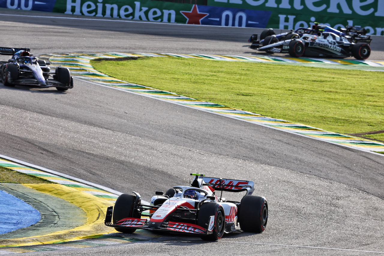 GP BRASILE, Mick Schumacher (GER) Haas VF-22.
12.11.2022. Formula 1 World Championship, Rd 21, Brazilian Grand Prix, Sao Paulo, Brazil, Sprint Day.
- www.xpbimages.com, EMail: requests@xpbimages.com © Copyright: Batchelor / XPB Images