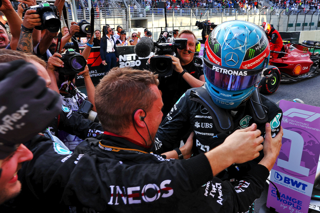 GP BRASILE, George Russell (GBR) Mercedes AMG F1 celebrates finishing first in Sprint parc ferme.
12.11.2022. Formula 1 World Championship, Rd 21, Brazilian Grand Prix, Sao Paulo, Brazil, Sprint Day.
- www.xpbimages.com, EMail: requests@xpbimages.com © Copyright: Batchelor / XPB Images