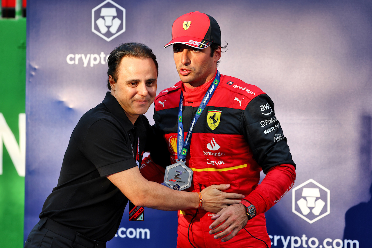 GP BRASILE, (L to R): Felipe Massa (BRA) FIA Drivers' Commission President with Carlos Sainz Jr (ESP) Ferrari in Sprint parc ferme.
12.11.2022. Formula 1 World Championship, Rd 21, Brazilian Grand Prix, Sao Paulo, Brazil, Sprint Day.
- www.xpbimages.com, EMail: requests@xpbimages.com © Copyright: Batchelor / XPB Images