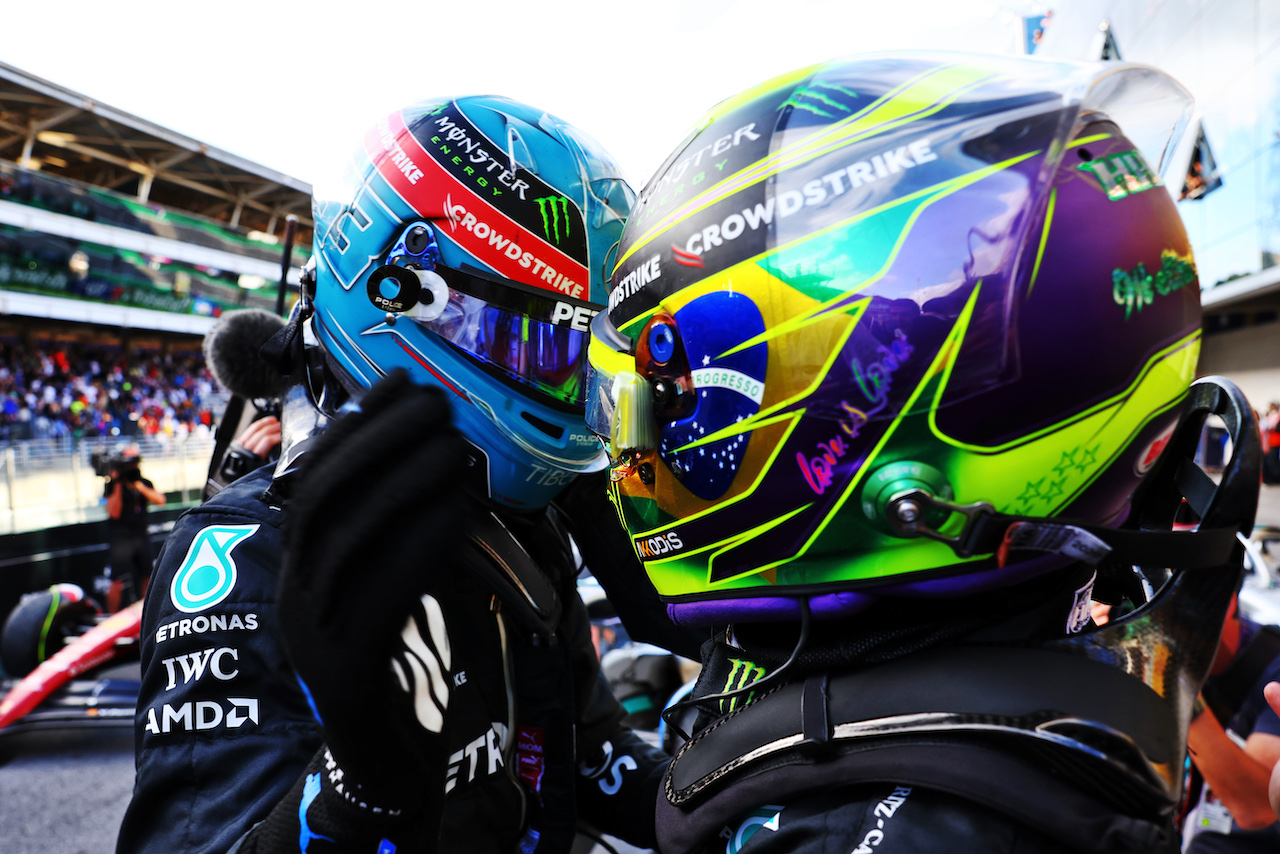 GP BRASILE, George Russell (GBR) Mercedes AMG F1 celebrates finishing first in Sprint parc ferme with third placed team mate Lewis Hamilton (GBR) Mercedes AMG F1.
12.11.2022. Formula 1 World Championship, Rd 21, Brazilian Grand Prix, Sao Paulo, Brazil, Sprint Day.
- www.xpbimages.com, EMail: requests@xpbimages.com © Copyright: Batchelor / XPB Images