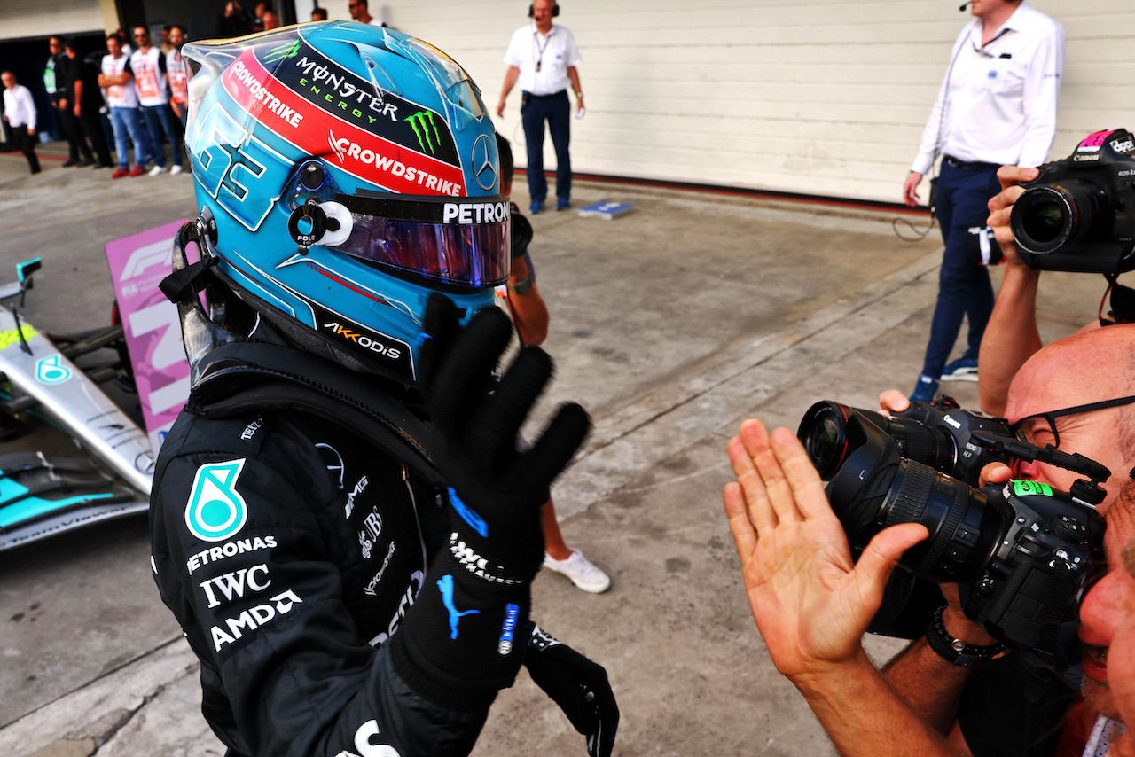 GP BRASILE, George Russell (GBR) Mercedes AMG F1 celebrates finishing first in Sprint parc ferme.
12.11.2022. Formula 1 World Championship, Rd 21, Brazilian Grand Prix, Sao Paulo, Brazil, Sprint Day.
- www.xpbimages.com, EMail: requests@xpbimages.com © Copyright: Batchelor / XPB Images
