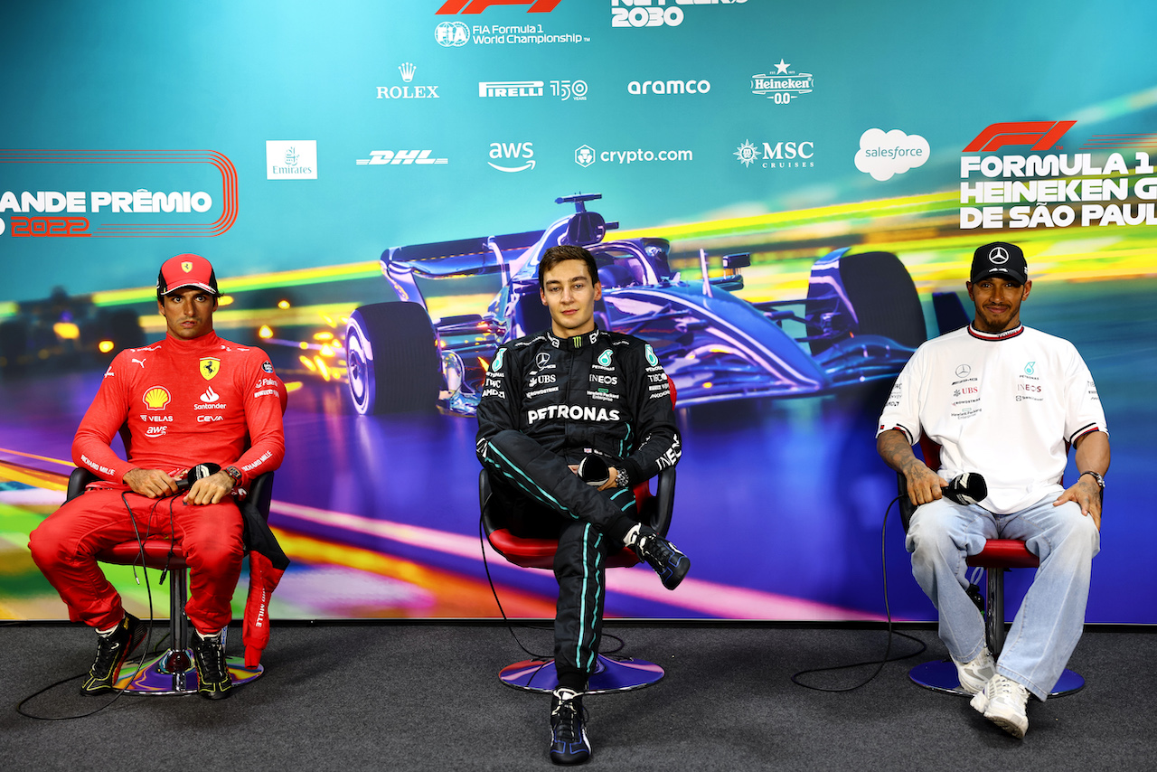 GP BRASILE, (L to R): Carlos Sainz Jr (ESP) Ferrari; George Russell (GBR) Mercedes AMG F1; e Lewis Hamilton (GBR) Mercedes AMG F1, in the post Sprint FIA Press Conference.
12.11.2022. Formula 1 World Championship, Rd 21, Brazilian Grand Prix, Sao Paulo, Brazil, Sprint Day.
- www.xpbimages.com, EMail: requests@xpbimages.com © Copyright: Batchelor / XPB Images