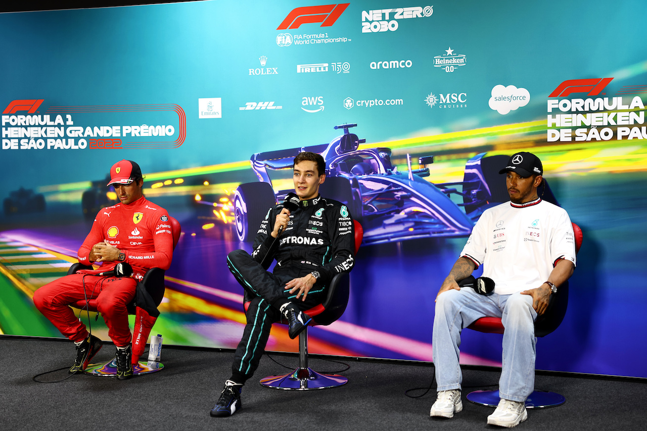 GP BRASILE, (L to R): Carlos Sainz Jr (ESP) Ferrari; George Russell (GBR) Mercedes AMG F1; e Lewis Hamilton (GBR) Mercedes AMG F1, in the post Sprint FIA Press Conference.
12.11.2022. Formula 1 World Championship, Rd 21, Brazilian Grand Prix, Sao Paulo, Brazil, Sprint Day.
- www.xpbimages.com, EMail: requests@xpbimages.com © Copyright: Batchelor / XPB Images