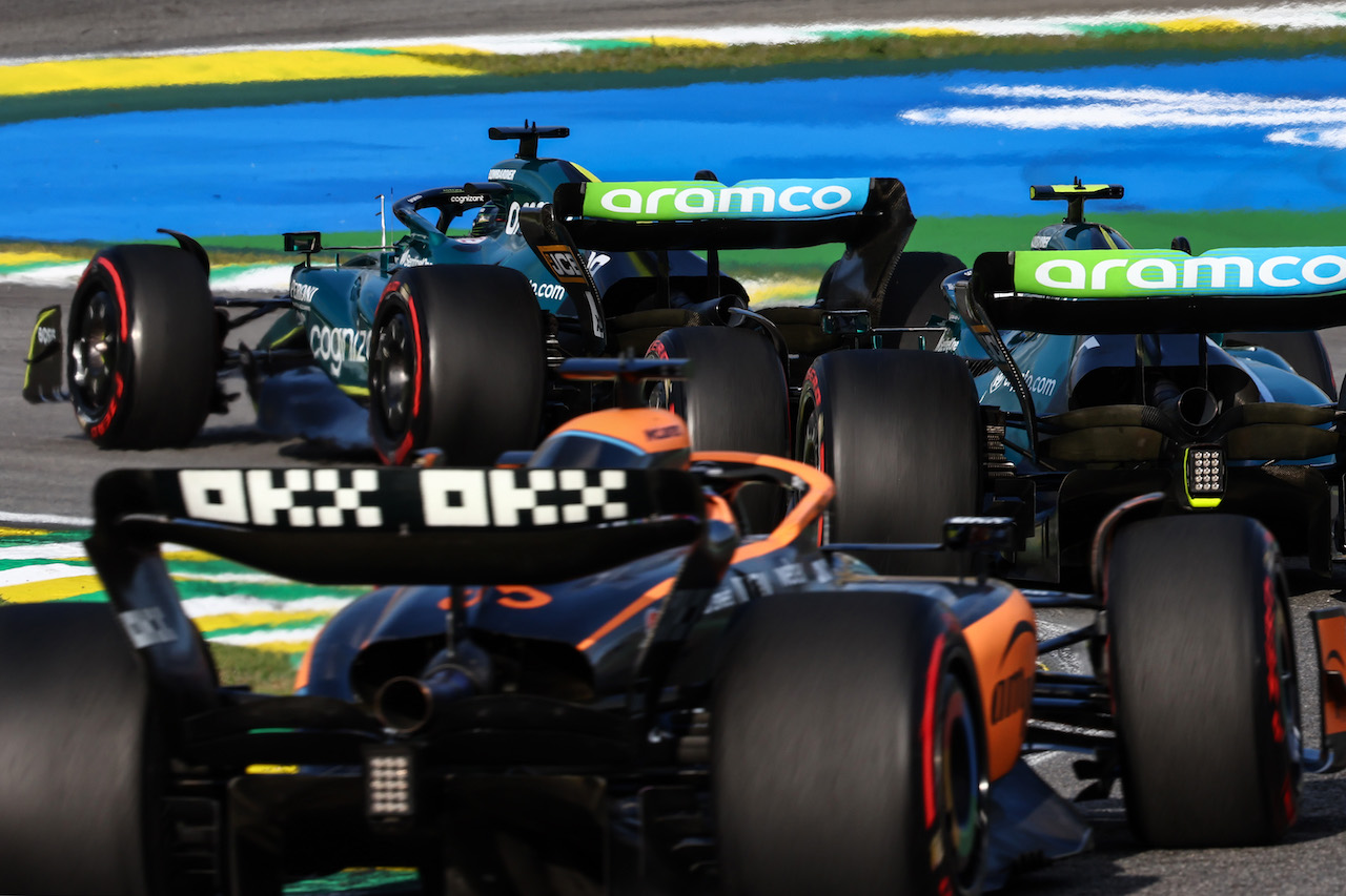 GP BRASILE, Sebastian Vettel (GER), Aston Martin F1 Team e Lance Stroll (CDN), Aston Martin F1 Team 
12.11.2022. Formula 1 World Championship, Rd 21, Brazilian Grand Prix, Sao Paulo, Brazil, Sprint Day.
- www.xpbimages.com, EMail: requests@xpbimages.com ¬© Copyright: Charniaux / XPB Images