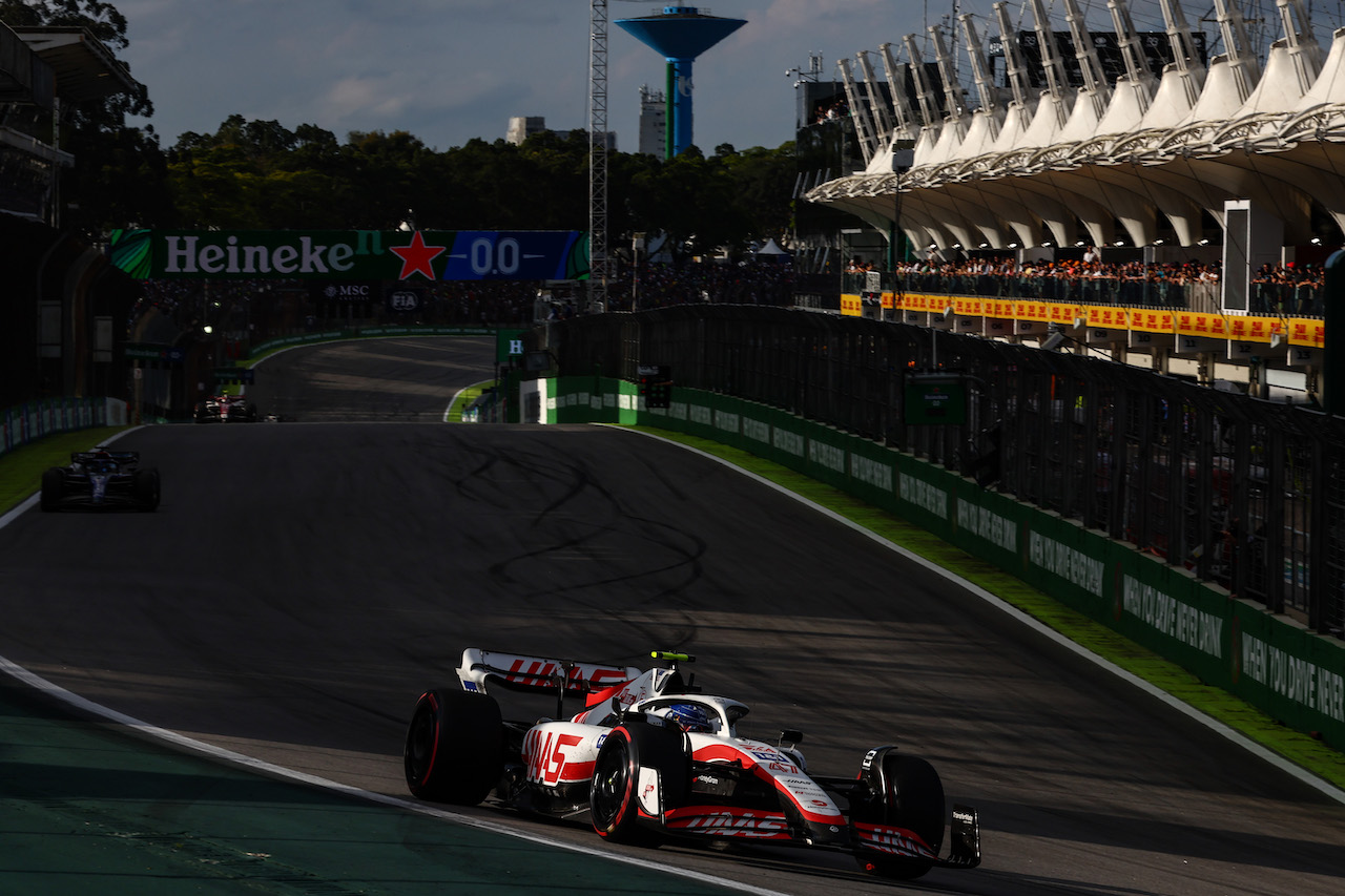 GP BRASILE, Mick Schumacher (GER), Haas F1 Team 
12.11.2022. Formula 1 World Championship, Rd 21, Brazilian Grand Prix, Sao Paulo, Brazil, Sprint Day.
- www.xpbimages.com, EMail: requests@xpbimages.com ¬© Copyright: Charniaux / XPB Images