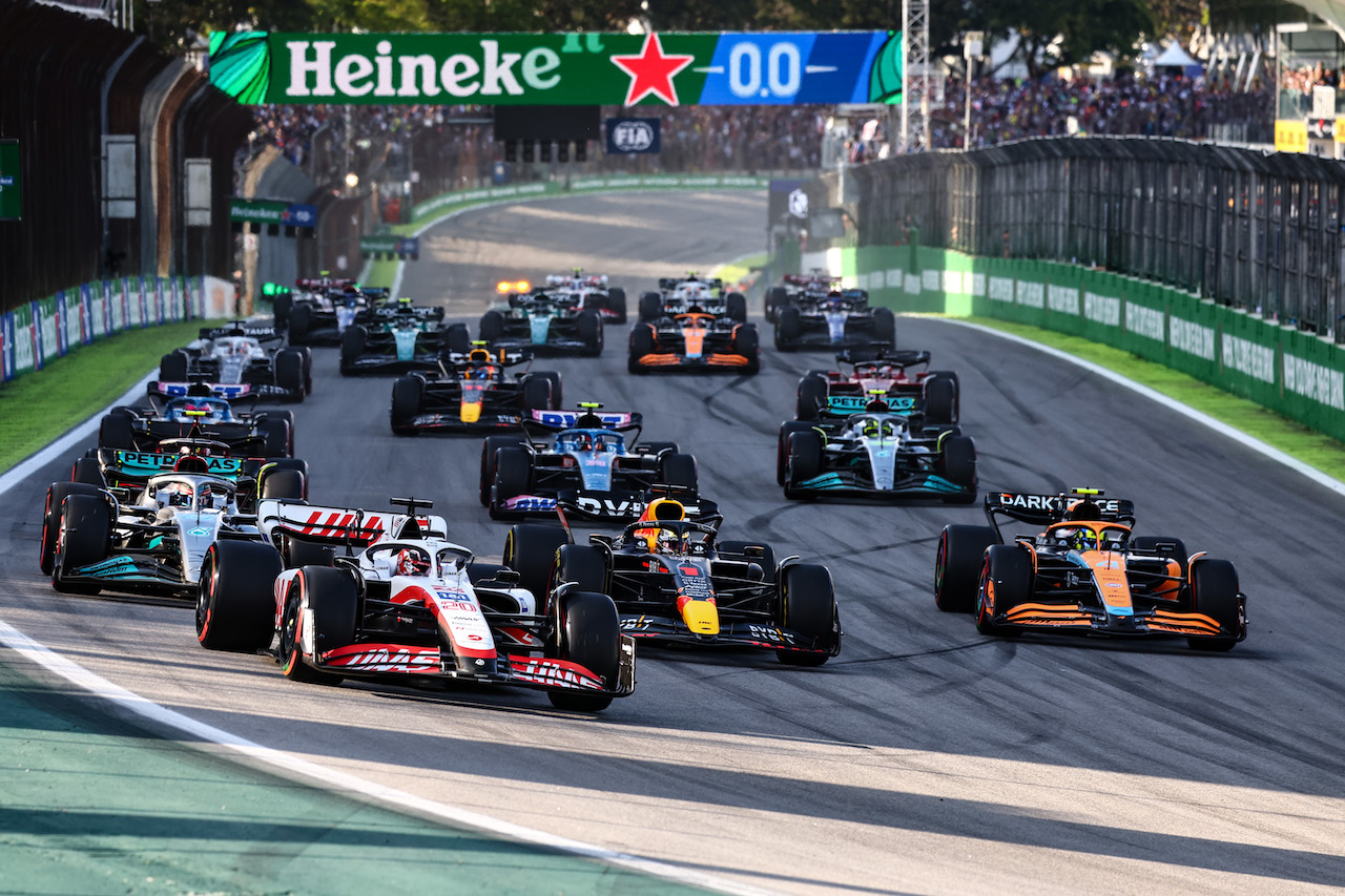 GP BRASILE, Start of the race, Kevin Magnussen (DEN) Haas F1 Team 
12.11.2022. Formula 1 World Championship, Rd 21, Brazilian Grand Prix, Sao Paulo, Brazil, Sprint Day.
- www.xpbimages.com, EMail: requests@xpbimages.com © Copyright: Charniaux / XPB Images