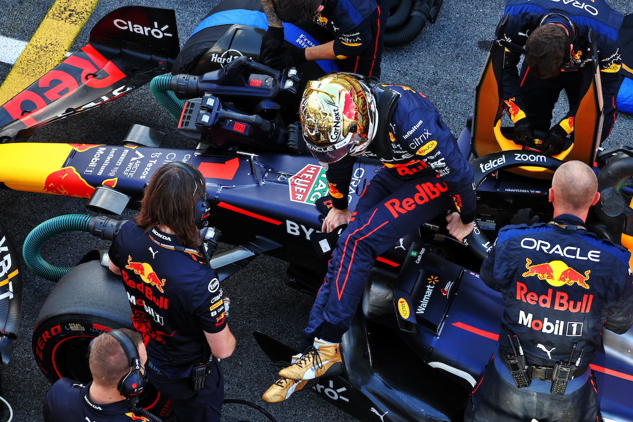 GP BRASILE, Max Verstappen (NLD) Red Bull Racing RB18 on the grid.
12.11.2022. Formula 1 World Championship, Rd 21, Brazilian Grand Prix, Sao Paulo, Brazil, Sprint Day.
 - www.xpbimages.com, EMail: requests@xpbimages.com © Copyright: Coates / XPB Images