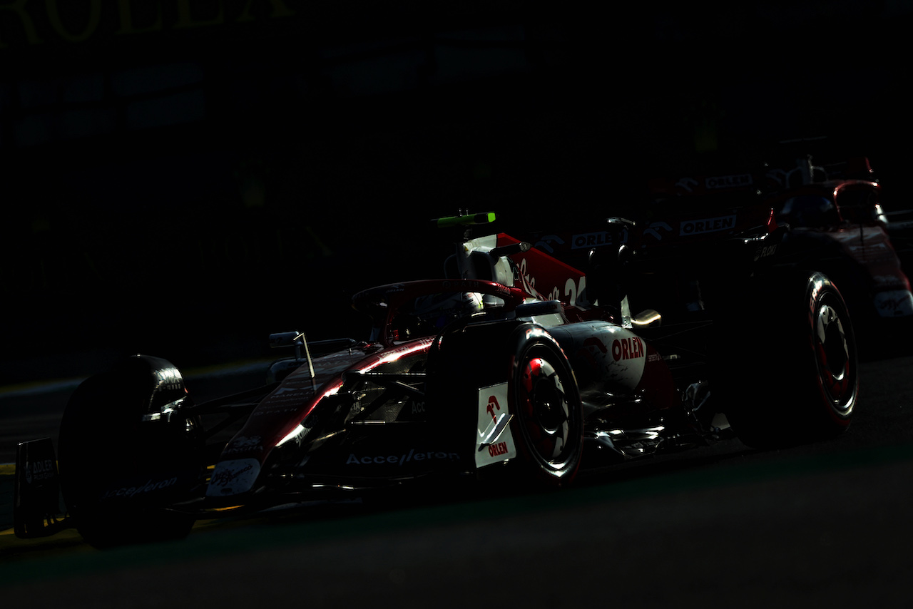 GP BRASILE, Guanyu Zhou (CHN) Alfa Romeo F1 Team C42.
12.11.2022. Formula 1 World Championship, Rd 21, Brazilian Grand Prix, Sao Paulo, Brazil, Sprint Day.
 - www.xpbimages.com, EMail: requests@xpbimages.com © Copyright: Coates / XPB Images
