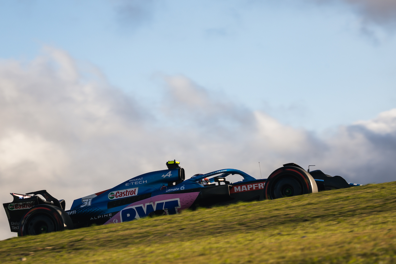 GP BRASILE, Esteban Ocon (FRA) Alpine F1 Team A522.
12.11.2022. Formula 1 World Championship, Rd 21, Brazilian Grand Prix, Sao Paulo, Brazil, Sprint Day.
- www.xpbimages.com, EMail: requests@xpbimages.com © Copyright: Bearne / XPB Images