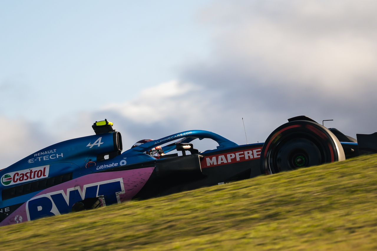 GP BRASILE, Esteban Ocon (FRA) Alpine F1 Team A522.
12.11.2022. Formula 1 World Championship, Rd 21, Brazilian Grand Prix, Sao Paulo, Brazil, Sprint Day.
- www.xpbimages.com, EMail: requests@xpbimages.com © Copyright: Bearne / XPB Images