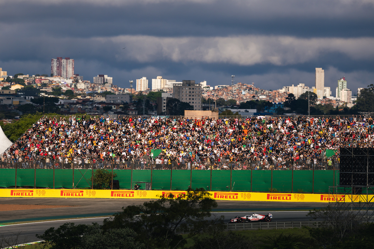 GP BRASILE, Kevin Magnussen (DEN) Haas VF-22.
12.11.2022. Formula 1 World Championship, Rd 21, Brazilian Grand Prix, Sao Paulo, Brazil, Sprint Day.
- www.xpbimages.com, EMail: requests@xpbimages.com © Copyright: Bearne / XPB Images