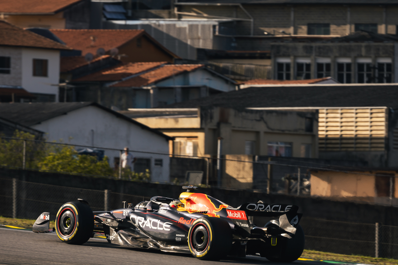 GP BRASILE, Max Verstappen (NLD) Red Bull Racing RB18.
12.11.2022. Formula 1 World Championship, Rd 21, Brazilian Grand Prix, Sao Paulo, Brazil, Sprint Day.
- www.xpbimages.com, EMail: requests@xpbimages.com © Copyright: Bearne / XPB Images