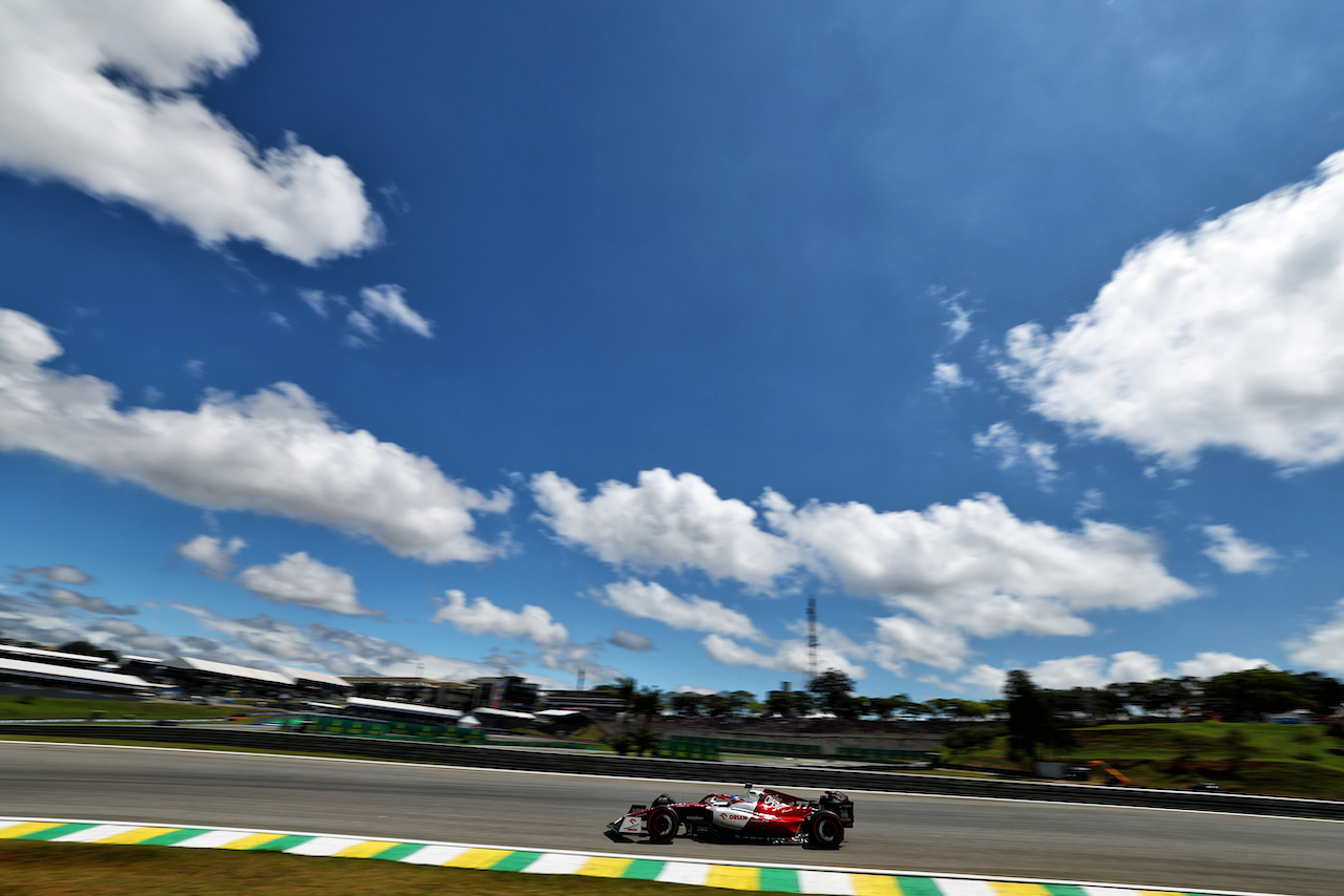 GP BRASILE, Valtteri Bottas (FIN) Alfa Romeo F1 Team C42.
12.11.2022. Formula 1 World Championship, Rd 21, Brazilian Grand Prix, Sao Paulo, Brazil, Sprint Day.
 - www.xpbimages.com, EMail: requests@xpbimages.com © Copyright: Coates / XPB Images