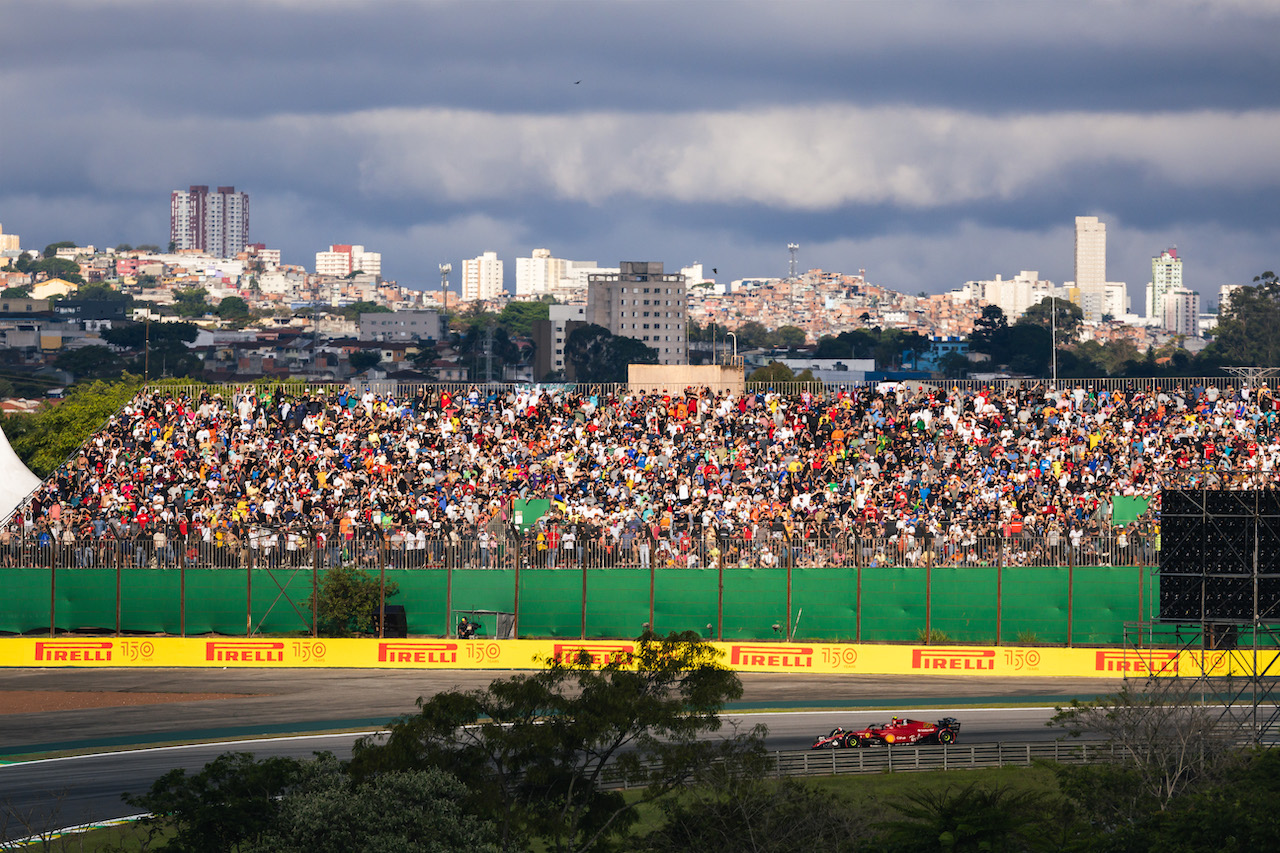 GP BRASILE, Carlos Sainz Jr (ESP) Ferrari F1-75.
12.11.2022. Formula 1 World Championship, Rd 21, Brazilian Grand Prix, Sao Paulo, Brazil, Sprint Day.
- www.xpbimages.com, EMail: requests@xpbimages.com © Copyright: Bearne / XPB Images