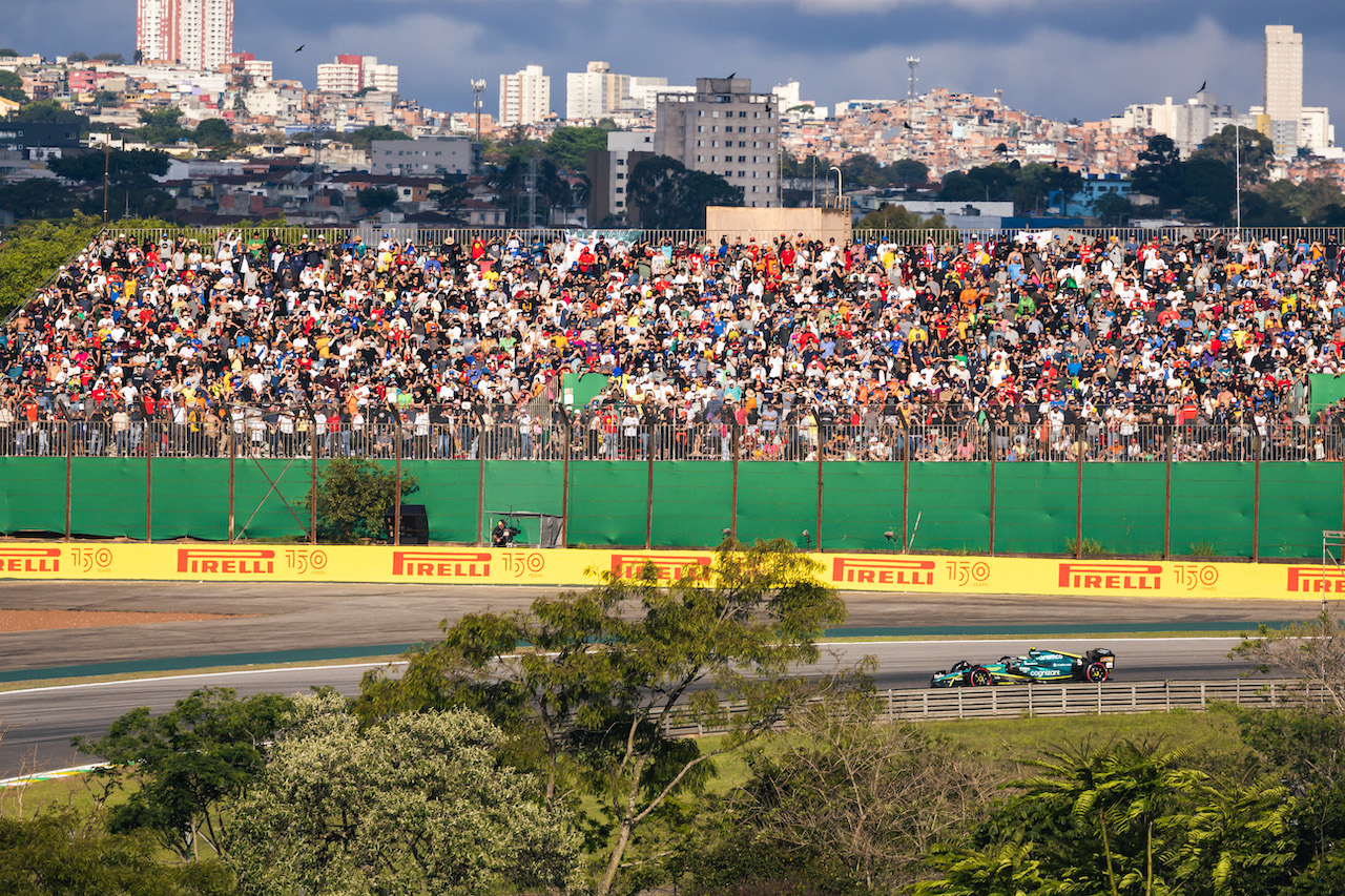 GP BRASILE, Sebastian Vettel (GER) Aston Martin F1 Team AMR22.
12.11.2022. Formula 1 World Championship, Rd 21, Brazilian Grand Prix, Sao Paulo, Brazil, Sprint Day.
- www.xpbimages.com, EMail: requests@xpbimages.com © Copyright: Bearne / XPB Images