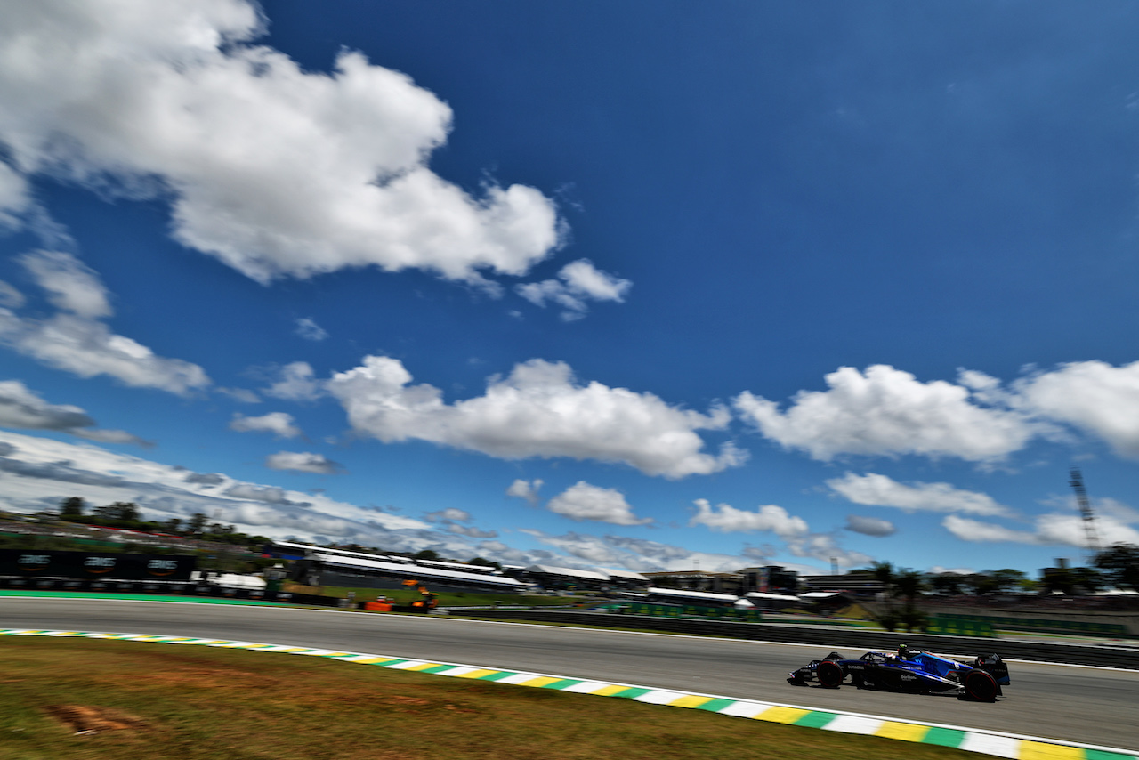 GP BRASILE, Nicholas Latifi (CDN) Williams Racing FW44.
12.11.2022. Formula 1 World Championship, Rd 21, Brazilian Grand Prix, Sao Paulo, Brazil, Sprint Day.
 - www.xpbimages.com, EMail: requests@xpbimages.com © Copyright: Coates / XPB Images