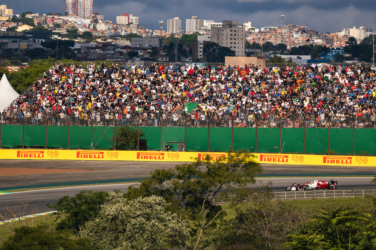 GP BRASILE, Guanyu Zhou (CHN) Alfa Romeo F1 Team C42.
12.11.2022. Formula 1 World Championship, Rd 21, Brazilian Grand Prix, Sao Paulo, Brazil, Sprint Day.
- www.xpbimages.com, EMail: requests@xpbimages.com © Copyright: Bearne / XPB Images
