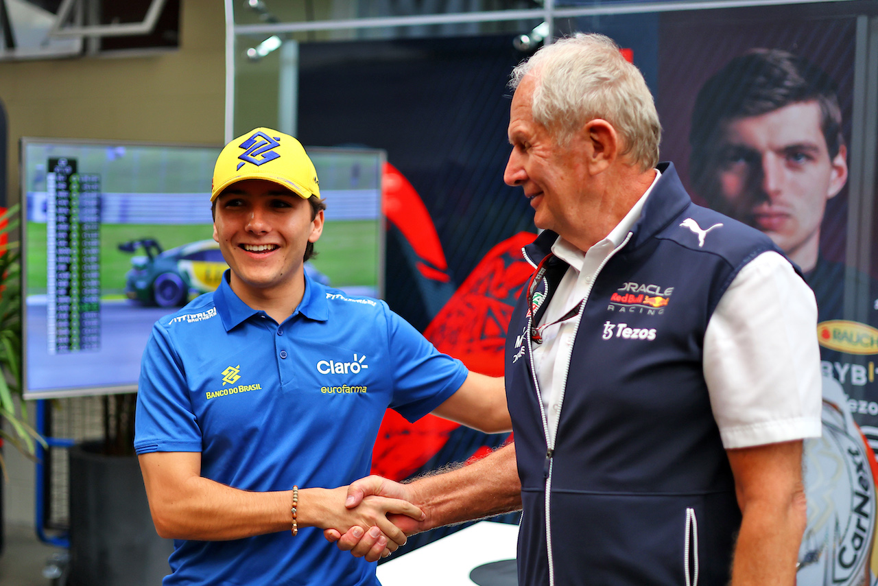 GP BRASILE, (L to R): Enzo Fittiapldi (BRA) Red Bull Academy Driver with Dr Helmut Marko (AUT) Red Bull Motorsport Consultant.
12.11.2022. Formula 1 World Championship, Rd 21, Brazilian Grand Prix, Sao Paulo, Brazil, Sprint Day.
- www.xpbimages.com, EMail: requests@xpbimages.com © Copyright: XPB Images