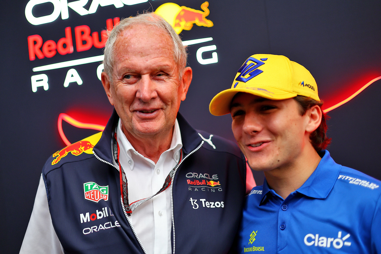 GP BRASILE, (L to R): Dr Helmut Marko (AUT) Red Bull Motorsport Consultant with Enzo Fittiapldi (BRA) Red Bull Academy Driver.
12.11.2022. Formula 1 World Championship, Rd 21, Brazilian Grand Prix, Sao Paulo, Brazil, Sprint Day.
- www.xpbimages.com, EMail: requests@xpbimages.com © Copyright: XPB Images