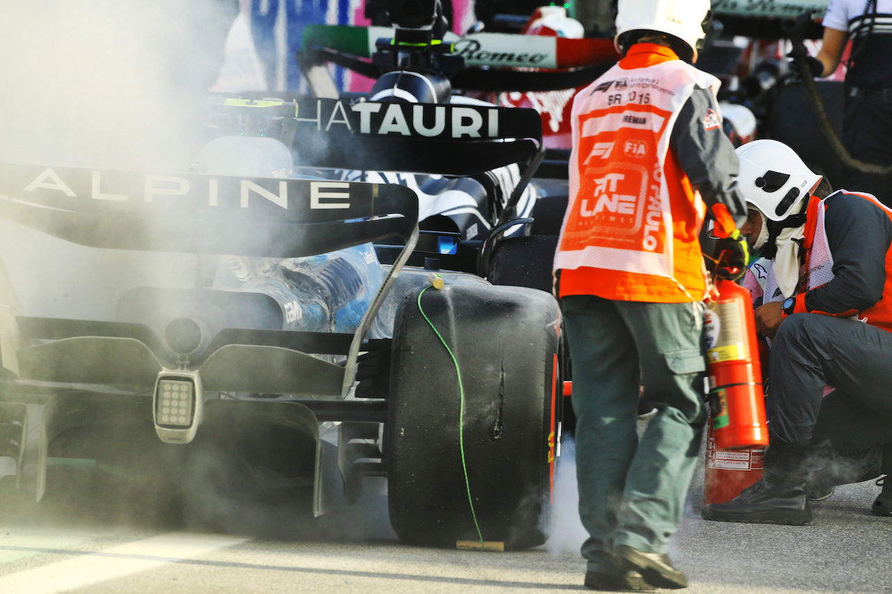 GP BRASILE, The Alpine F1 Team A522 of Esteban Ocon (FRA) catches fire in parc ferme at the end of Sprint with fire marshals extinguishing the flames.
12.11.2022. Formula 1 World Championship, Rd 21, Brazilian Grand Prix, Sao Paulo, Brazil, Sprint Day.
- www.xpbimages.com, EMail: requests@xpbimages.com © Copyright: XPB Images
