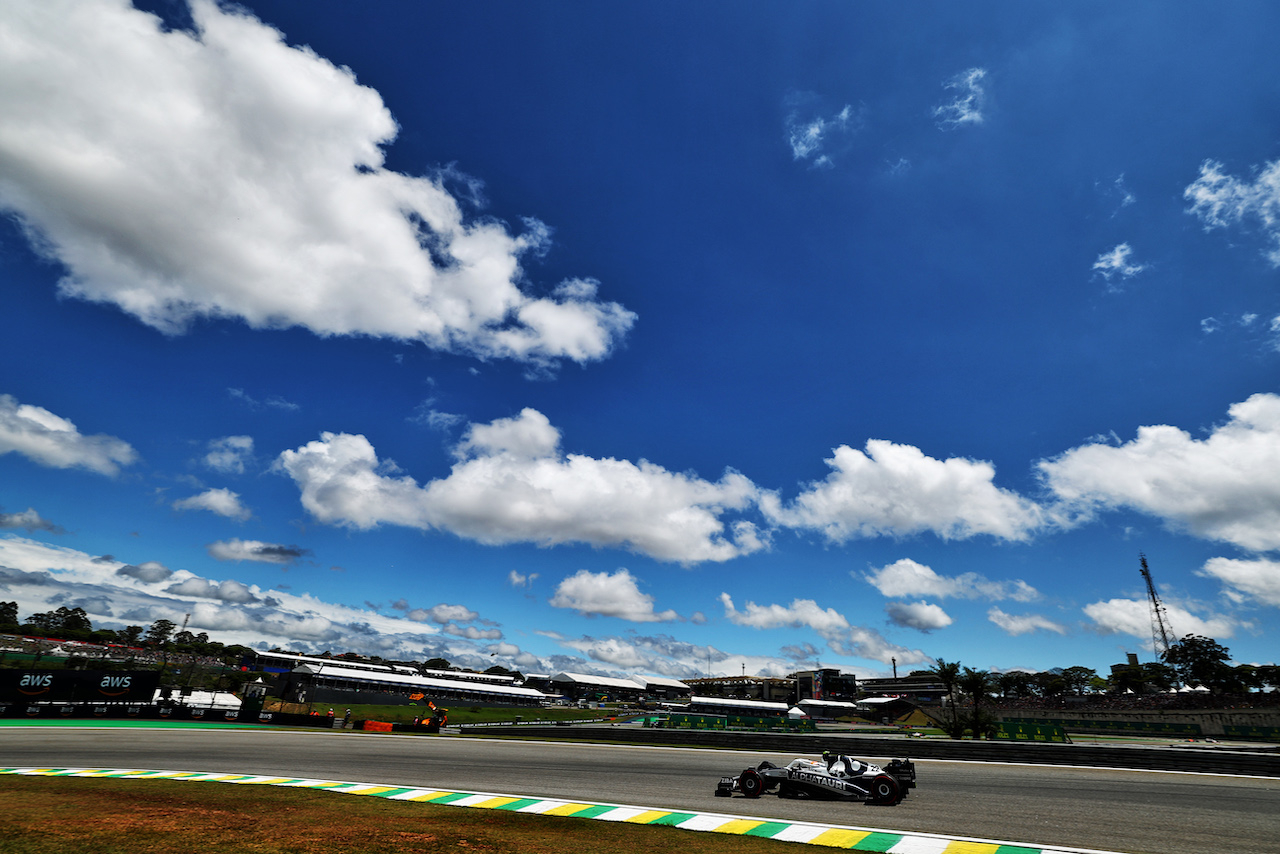 GP BRASILE, Yuki Tsunoda (JPN) AlphaTauri AT03.
12.11.2022. Formula 1 World Championship, Rd 21, Brazilian Grand Prix, Sao Paulo, Brazil, Sprint Day.
 - www.xpbimages.com, EMail: requests@xpbimages.com © Copyright: Coates / XPB Images