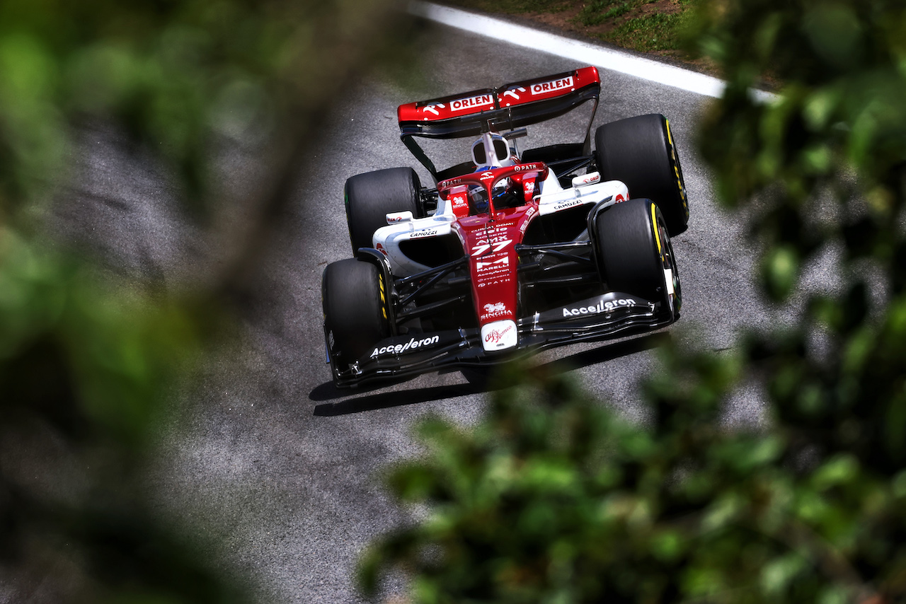 GP BRASILE, Valtteri Bottas (FIN) Alfa Romeo F1 Team C42.
12.11.2022. Formula 1 World Championship, Rd 21, Brazilian Grand Prix, Sao Paulo, Brazil, Sprint Day.
 - www.xpbimages.com, EMail: requests@xpbimages.com © Copyright: Coates / XPB Images